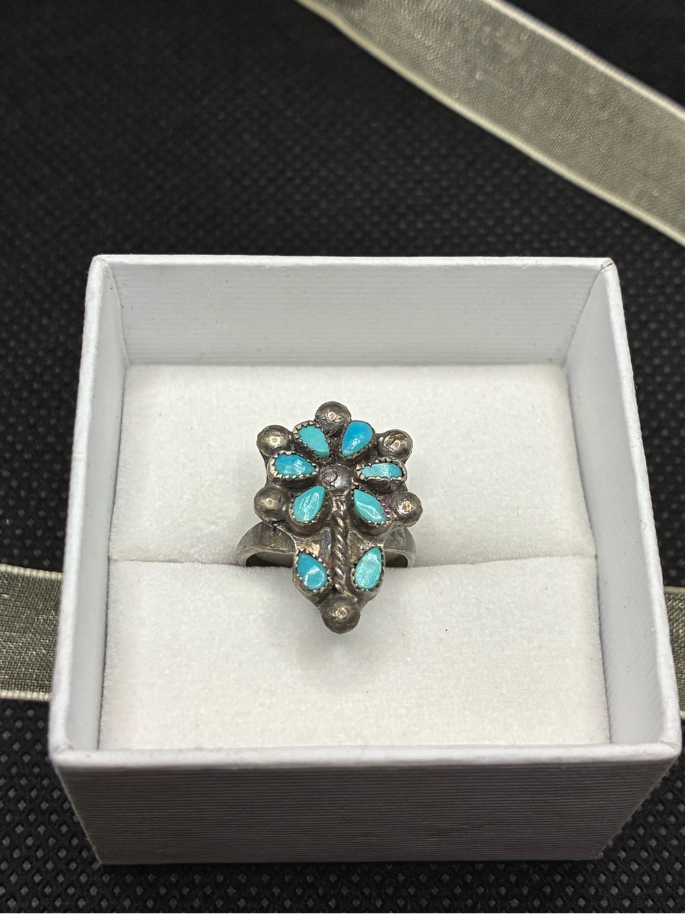 Vintage Zuni sterling silver Petit Point Turquoise ring size 3